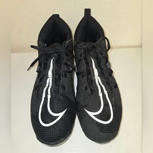 Nike Black and White Athletic Shoes/Men Football Cleats